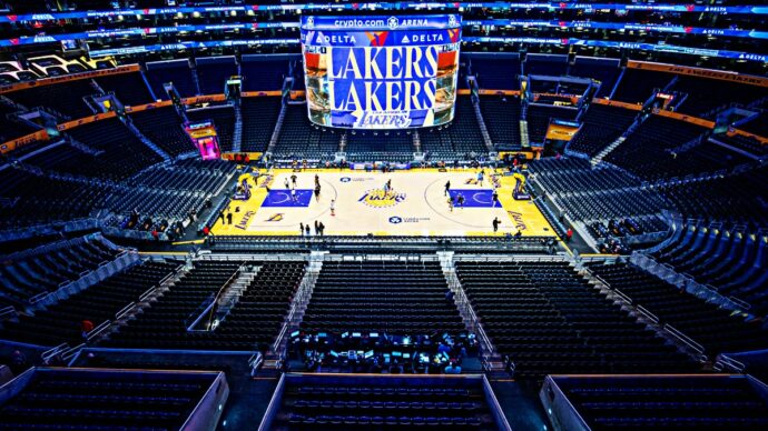 I Lakers ceduti per una cifra record: nessuna franchigia è mai stata pagata così tanto. Il legame con la famiglia Trump