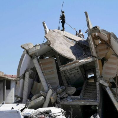 Copertina di Libano, l’Idf lancia fosforo bianco sull’altura Ali Taher