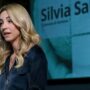 Copertina di Ci risiamo: Salis pompata da giornaloni e apparatčik
