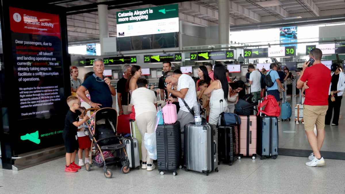 l8217etna concede una tregua l8217aeroporto di catania pu242 riaprire prima si punta alle 14 da Ilfattoquotidiano.it l8217etna concede una tregua l8217aeroporto di catania pu242 riaprire prima si punta alle 14