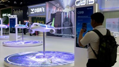 Copertina di Il jet cinese sfida Airbus e Boeing