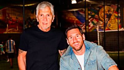 Copertina di “Le mie gambe non ce la facevano più, non sono mai riuscito a sentirmi bene. Non giocherò ancora per molto”: la straziante lettera di Messi per il padre