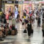 Copertina di Vacanze sempre più corte e care, gli italiani tagliano i giorni di riposo: “Il periodo medio è sceso a 11 giorni”