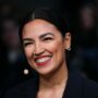 Copertina di Ocasio-Cortez congela gli ovuli: negli Usa costa fino a 20mila dollari. Anche in Italia resta a carico delle donne, ma in Puglia qualcosa si muove