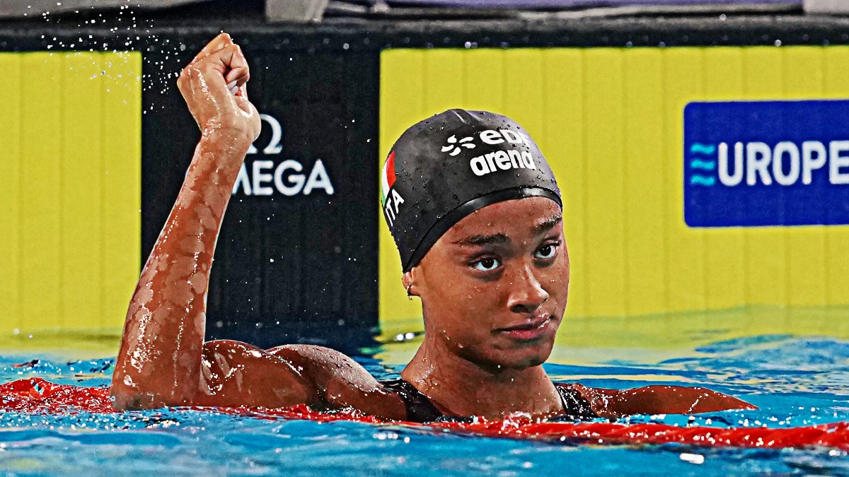 sara curtis 232 nella storia oro e altro record del mondo per la 19enne nei 50 metri dorso 200 assurdo 232 un8217altra follia da Ilfattoquotidiano.it sara curtis 232 nella storia oro e altro record del mondo per la 19enne nei 50 metri dorso 200 assurdo 232 un8217altra follia
