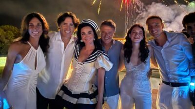 Copertina di Renzi fa serata in Costa Smeralda con Katy Perry: “I Kraken non fanno Roar”. Il video è virale