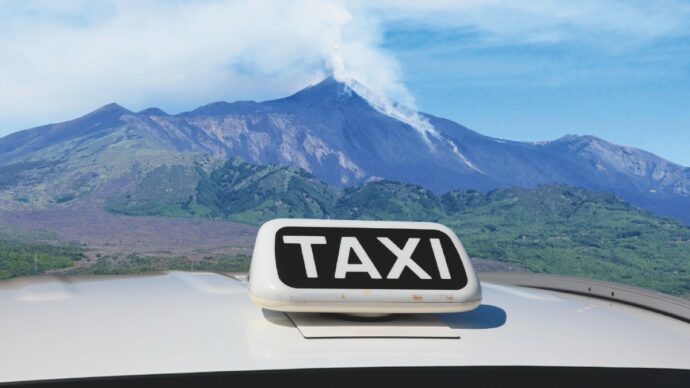 I furbetti dell’Etna: fino a 800 € tra Catania e Palermo. E per il  noleggio dell’auto  +287%