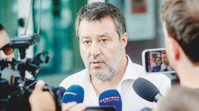 Salvini liquida il Nord e s’affida ai commissari:   “Resto leader”