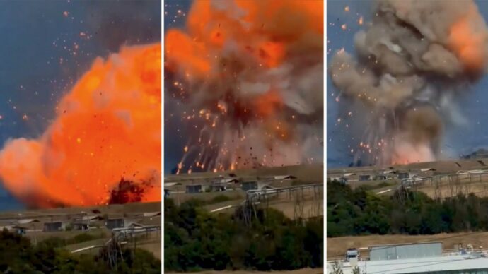 Prima le fiamme, poi il boato: esplode la fabbrica di armi