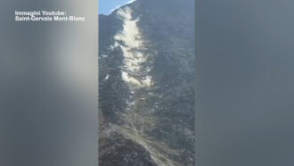 Copertina di Alpinisti bloccati sul Monte Bianco, il sindaco di Saint-Gervais nega l’elisoccorso gratuito