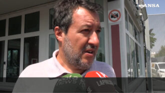 Copertina di Matteo Salvini incontra Mario Roggero in carcere per la quarta volta in un mese: “Gli ho portato i sughi per Ferragosto, a Pontida faremo una raccolta fondi”