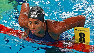 Copertina di Sara Curtis è già nella storia: oro e altro record del mondo per la 19enne nei 50 metri dorso