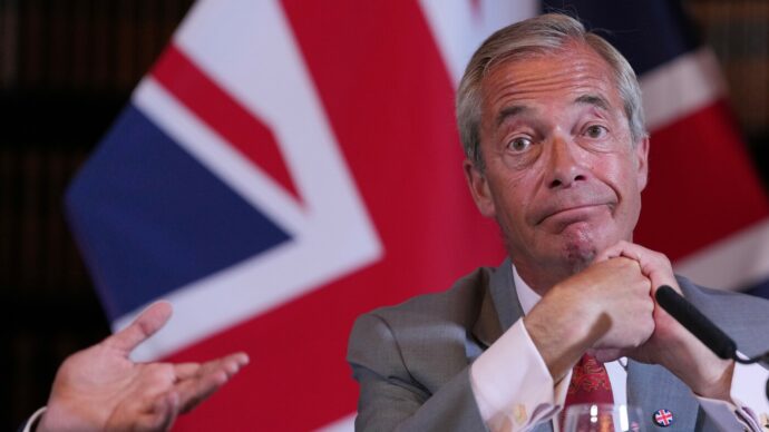 Sospetti finanziamenti illeciti a Reform Uk: si dimettono lo stretto collaboratore di Farage e un dirigente del partito