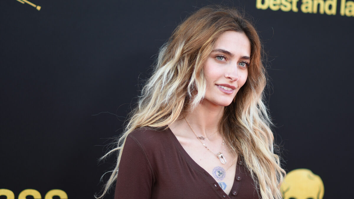 “Al funerale di mio padre Michael nessuno dei figli si è mosso per parlare, quindi ho detto ‘Fancu*o, ci penso io’. Non sono mai riuscita a riguardare quel momento”: parla Paris Jackson