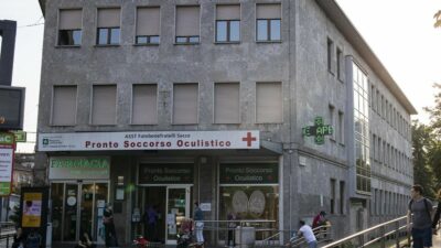 Copertina di Eclissi, decine di persone in ospedale per problemi agli occhi: casi in Italia e Germania