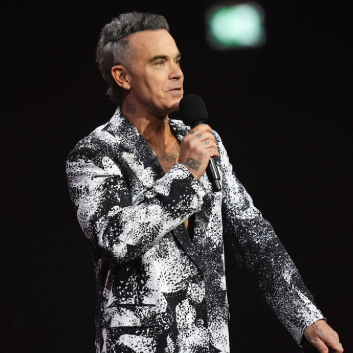 “Ho scoperto di avere l’autismo e caz*o lo amo. È la mia ‘carta esci gratis di prigione’. Per tutte le stronz*te che faccio dirò: ‘Scusate, sono autistico’”: così Robbie Williams
