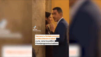 Copertina di Schlein e Vannacci confabulano in privato, ma è un video fake. La segretaria Pd: “Abuso dell’IA, politica intervenga”