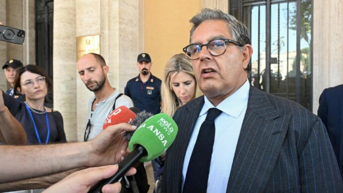 Toti ha patteggiato la pena per tangenti: quindi è santo