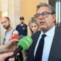 Copertina di Toti ha patteggiato la pena per tangenti: quindi viene spacciato per "santo". Ma l’ex presidente della Liguria ha preso soldi da tre imprenditori