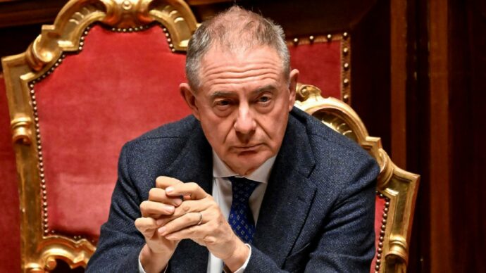 I numeri truccati di Urso per ridurre le crisi industriali