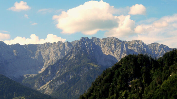 Si allontana per un’escursione in solitaria e precipita in un dirupo: morto un turista tedesco in Alto Adige