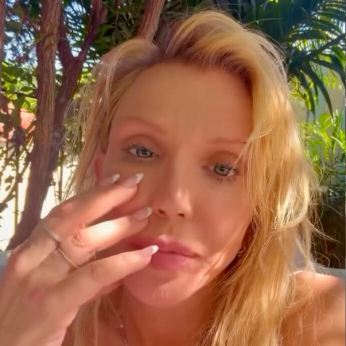 “Ho perso tutti i capelli e pesavo 45 chili. Il mio corpo è semplicemente esploso, sono quasi morta”: la confessione di Courtney Love