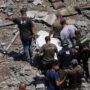 Copertina di Libano, nuovi raid di Israele: “9 morti nel sud, tra cui una madre e quattro figli”. Hezbollah: “La risposta sarà adeguata”