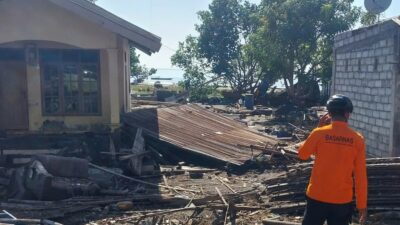 Copertina di Indonesia, almeno 51 morti e migliaia di sfollati dopo il terremoto di magnitudo 7,7: proseguono i soccorsi