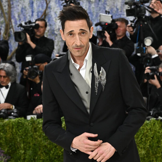 “Ho vissuto 5 mesi isolato in una stanza d’albergo lontano dai miei cari. Per il lavoro ho sacrificato comfort e libertà, dopo ‘Il Pianista’ ho dovuto ricostruire la mia vita dall’inizio”: lo rivela Adrien Brody