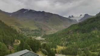 Copertina di Il cambiamento climatico ferma lo sci estivo su tutte le Alpi: stop anche sullo Stelvio