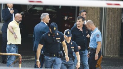 Copertina di Ecco tutti i silenzi di Lavitola (che spera negli attentatori)