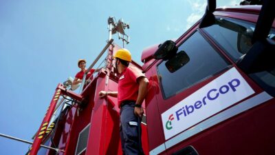 Copertina di Fibercop. Il nuovo Ad? Kkr vuole Nespolo, che etichetta i vini