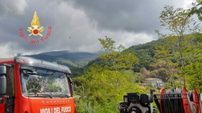 Copertina di Ultraleggero con due persone a bordo disperso nel Cosentino, ricerche in corso