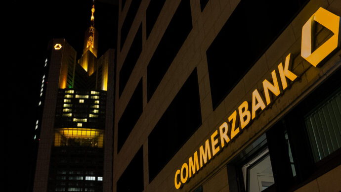 Bloomberg: “Funzionari di Berlino aprono alla vendita a Unicredit della quota del governo tedesco in Commerzbank”