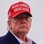 Copertina di “Il lago Ontario si chiamerà Lago America”: Trump minaccia nuovamente il Canada dopo i dazi al 50%