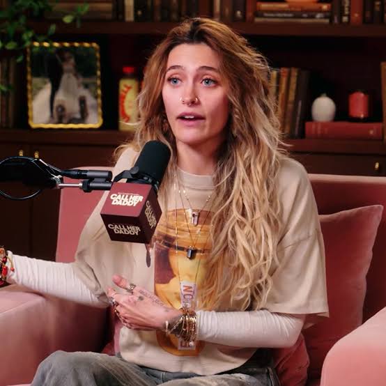 “Vivere Neverland con Michael Jackson? Ci è stato detto in modo molto chiaro che tutte le attrazioni presenti non erano per noi. Andare in giro con una maschera per noi era normale”: parla Paris Jackson