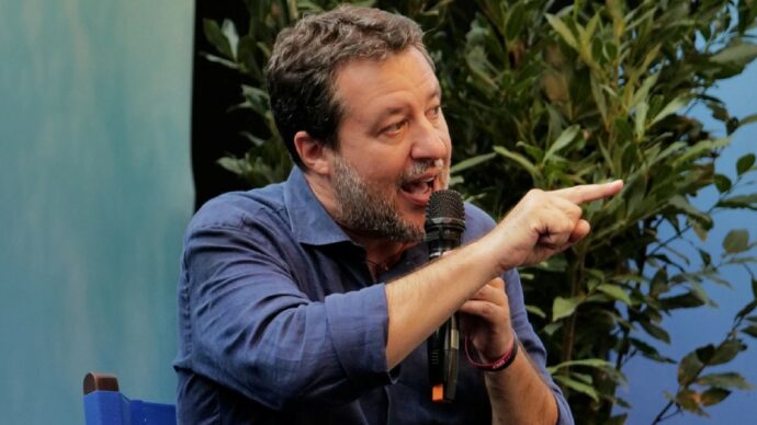 Salviniani   vs. Fontana: “cerchi poltrone”