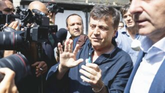 Copertina di Il senso di una frase intercettata a Lavitola mi ha raggelato: una sentenza sulla malconcia democrazia odierna
