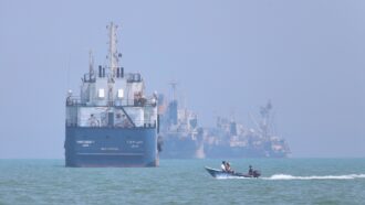 Copertina di Lo stop all’oleodotto saudita fa schizzare i prezzi di gas e petrolio. Salta il vertice in Oman tra l’Iran a i paesi del Golfo su Hormuz