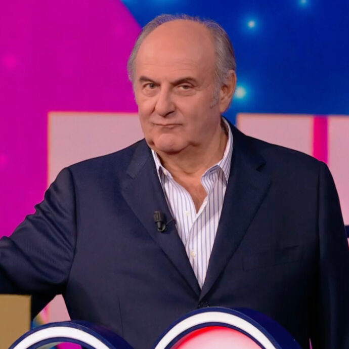 Irregolarità a ‘La Ruota della Fortuna’, due concorrenti vengono riammessi. Gerry Scotti: “Nella complessità del gioco, può accadere”. Ecco cosa è successo