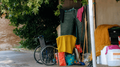 Copertina di Caregiver familiari, l’estate è “il periodo peggiore per l’isolamento e la mancanza di servizi”. E quasi tre nuclei su 10 sono in condizioni di povertà