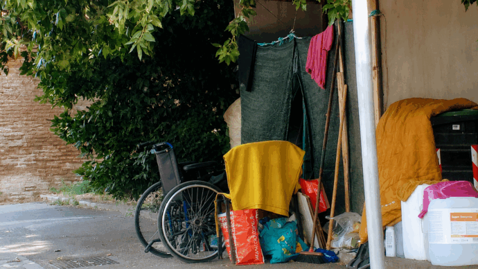 Caregiver familiari, l’estate è “il periodo peggiore per l’isolamento e la mancanza di servizi”. E quasi tre nuclei su 10 sono in condizioni di povertà