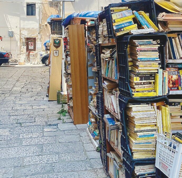 Libreria a cielo aperto: più di 70 mila volumi da sfogliare o regalare