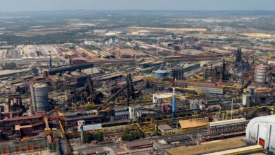 Copertina di La cordata italiana  fa l’offerta per Ilva: migliaia di esuberi