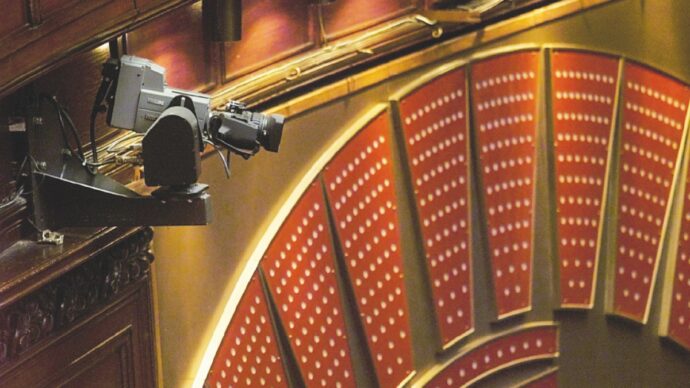 La Camera si attrezza per i deputati social:  3 milioni per telecamere Hd, targhe e display