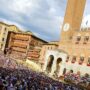 Copertina di Palio di Siena 2026, c’è il sole: oggi si corre la Carriera dell’Assunta | Contrade, orario e dove vederlo in diretta tv