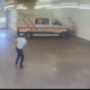 Copertina di Prato, le immagini degli spari all’interno dell’ospedale: l’uomo tenta la fuga, l’agente esplode tre colpi