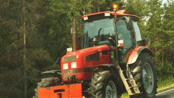 Tre morti sul lavoro in 24 ore: due schiacciati dai trattori in Trentino e Lombardia e un 60enne caduto da 10 metri in Umbria