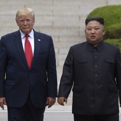 Copertina di Trump: “Voglio incontrare Kim Jong-un nel 2026”. Ma la sorella del leader nordcoreano: “Non ne so niente”