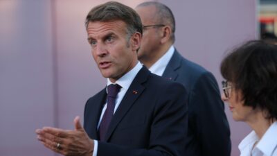 Copertina di Fine vita, la Francia riconosce il “diritto all’aiuto a morire”: promulgata la legge storica